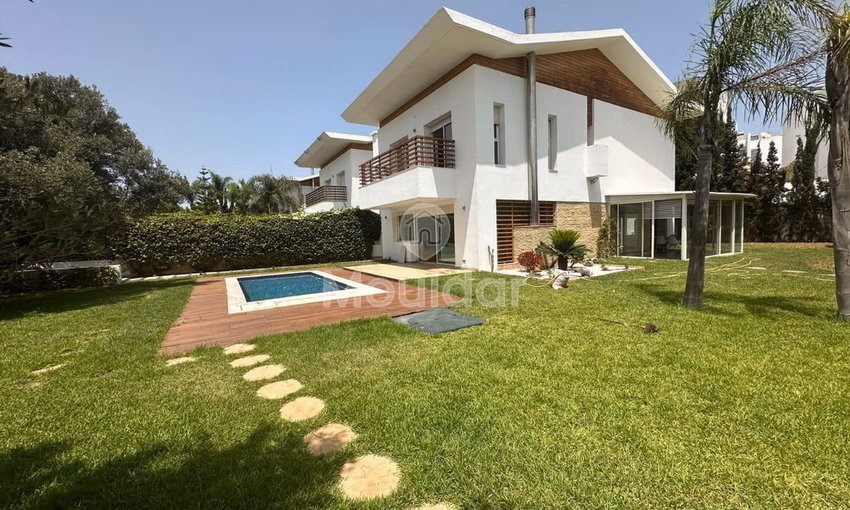 Villa for rent in Bouskoura, 5 bedrooms, Green Town sector, 848 m².