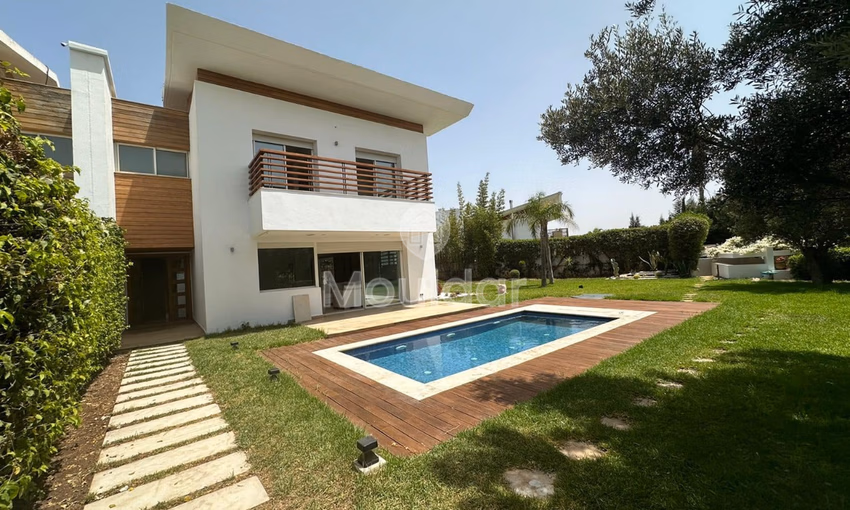 Villa for rent in Bouskoura, 5 bedrooms, Green Town sector, 848 m².