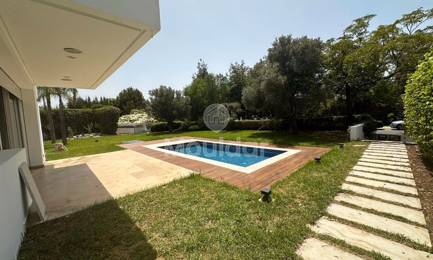 Villa for rent in Bouskoura, 5 bedrooms, Green Town sector, 848 m².
