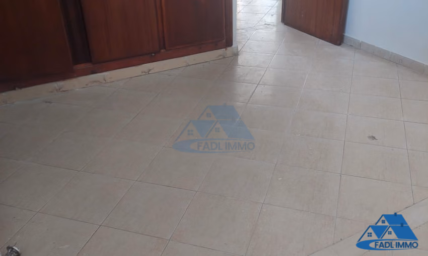 شقة للبيع في الطابق الرابع شقة للبيع في الطابق الرابع