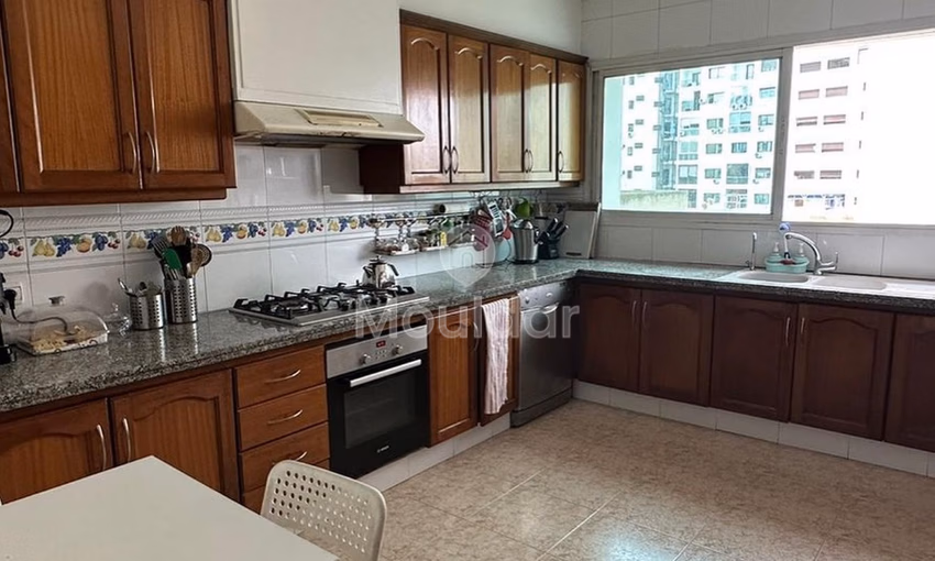 شقة للشراء مع موقف سيارات في الطابق الرابع