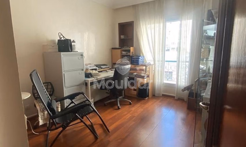 شقة للشراء مع موقف سيارات في الطابق الرابع