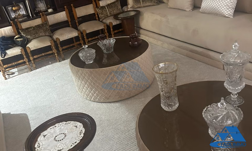 شقة للبيع مع حديقة في الطابق الأول شقة للبيع مع حديقة في الطابق الأول