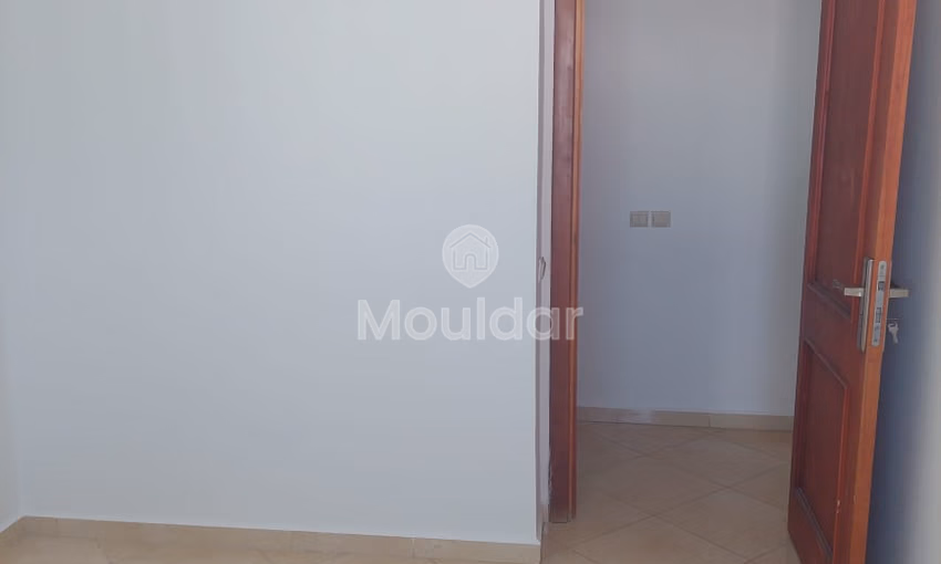 شقة للبيع في الطابق الثامن شقة للبيع في الطابق الثامن