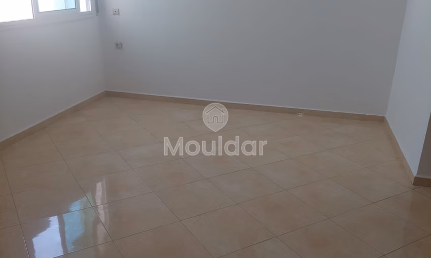 شقة للبيع في الطابق الثامن