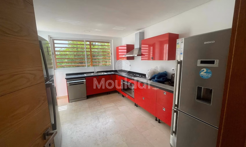 Villa à Louer à Bouskoura - 4 Chambres, 1600 m²