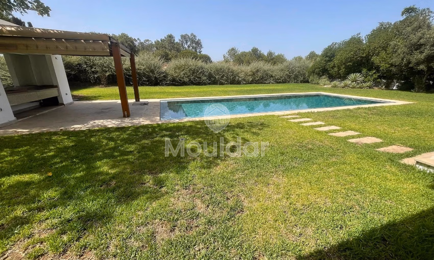 Villa à Louer à Bouskoura - 4 Chambres, 1600 m²