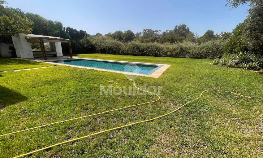 Villa à Louer à Bouskoura - 4 Chambres, 1600 m²