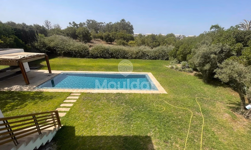 Villa à Louer à Bouskoura - 4 Chambres, 1600 m²