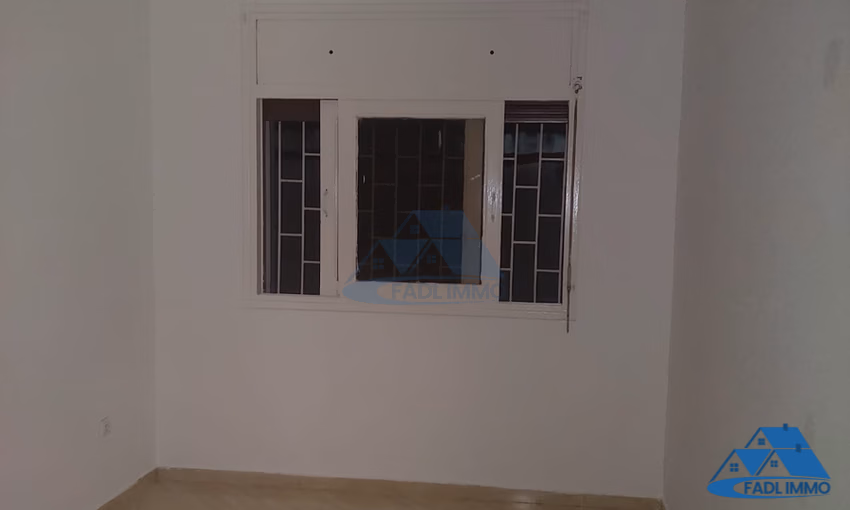 Studio à louer au premier étage