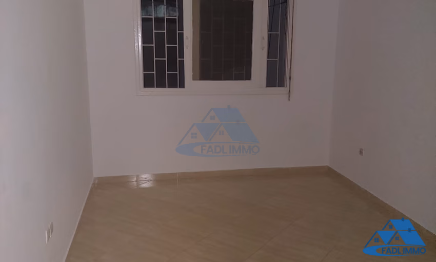 Studio à louer au premier étage