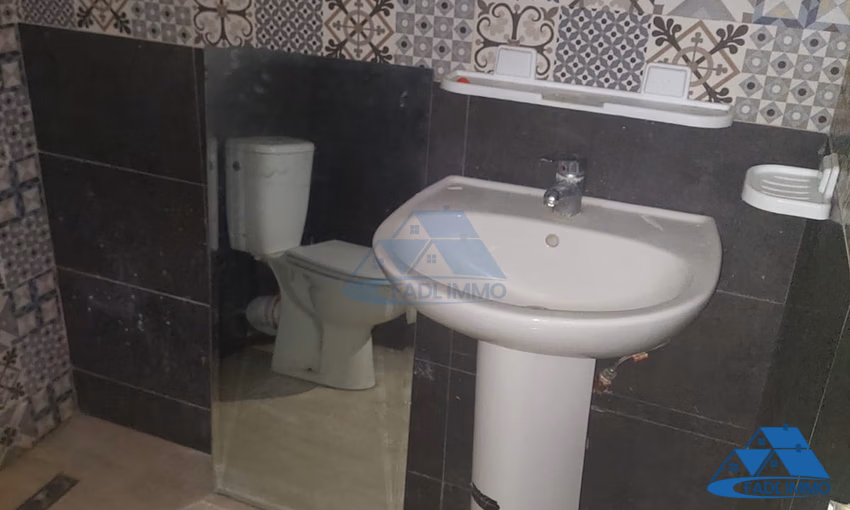 Studio à louer au premier étage