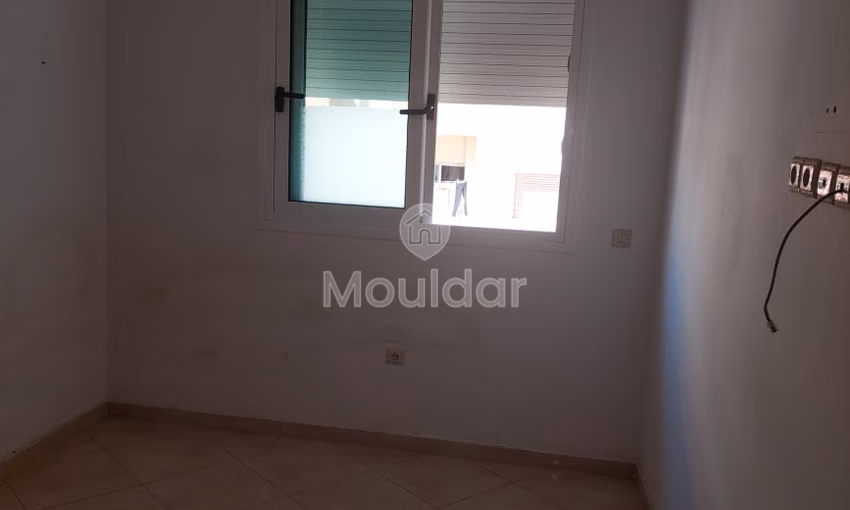 شقة للإيجار مع شرفة في الطابق الخامس