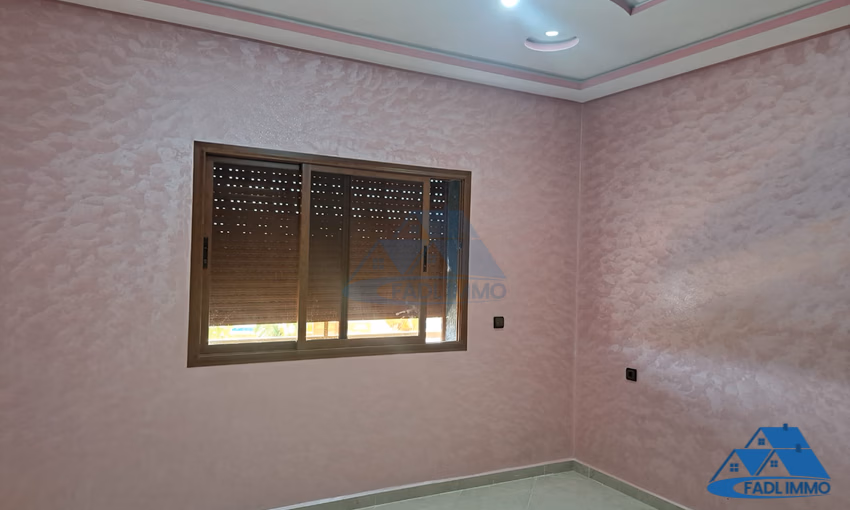 منزل للبيع مع موقف سيارات و طابقين