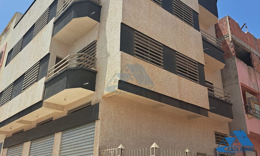 منزل للبيع مع موقف سيارات و طابقين