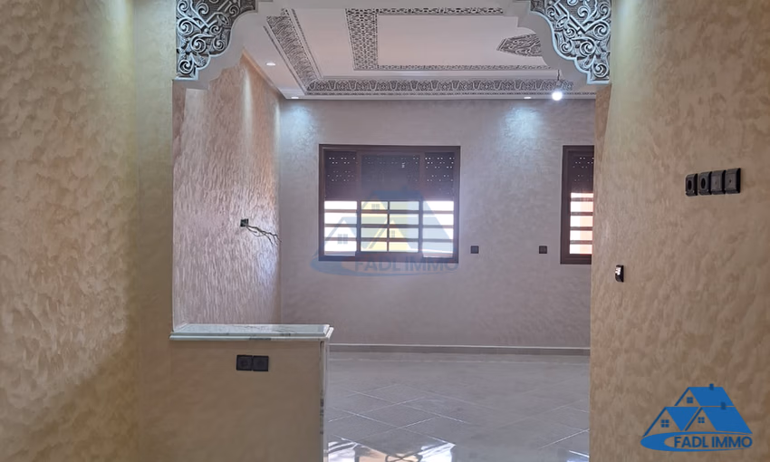 منزل للبيع مع موقف سيارات و طابقين