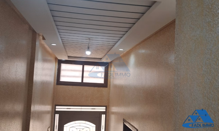 منزل للبيع مع موقف سيارات و طابقين