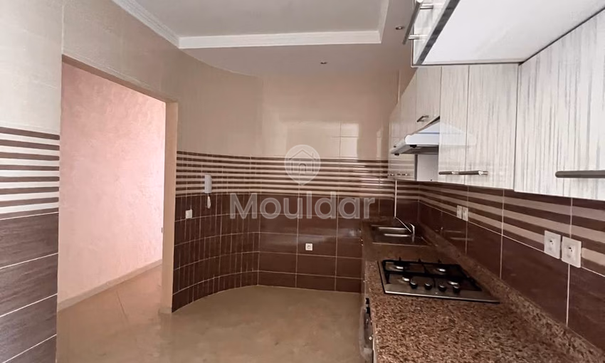 شقة للبيع في الطابق الأول شقة للبيع في الطابق الأول