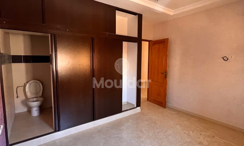 شقة للبيع في الطابق الأول شقة للبيع في الطابق الأول