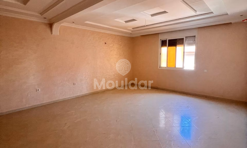 شقة للبيع في الطابق الأول شقة للبيع في الطابق الأول