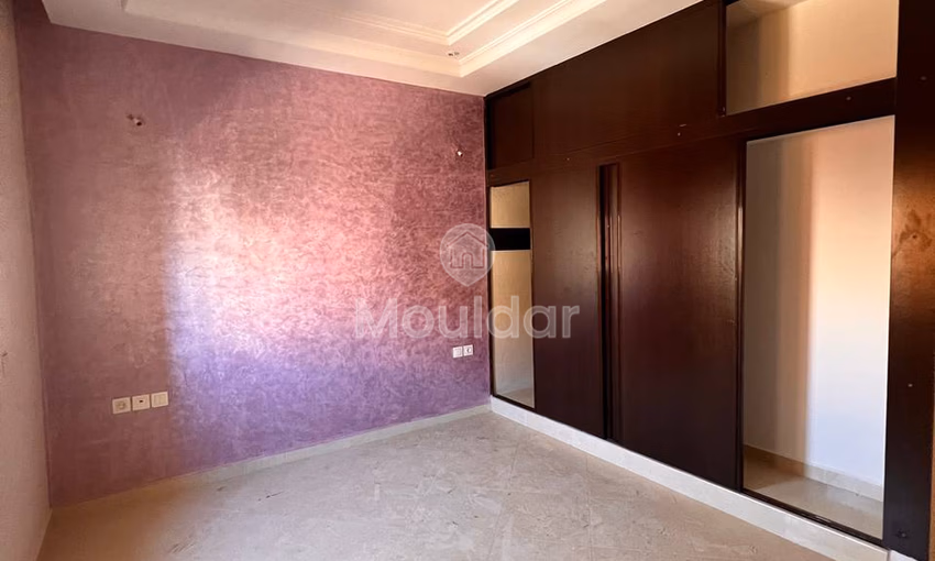 شقة للبيع في الطابق الأول شقة للبيع في الطابق الأول