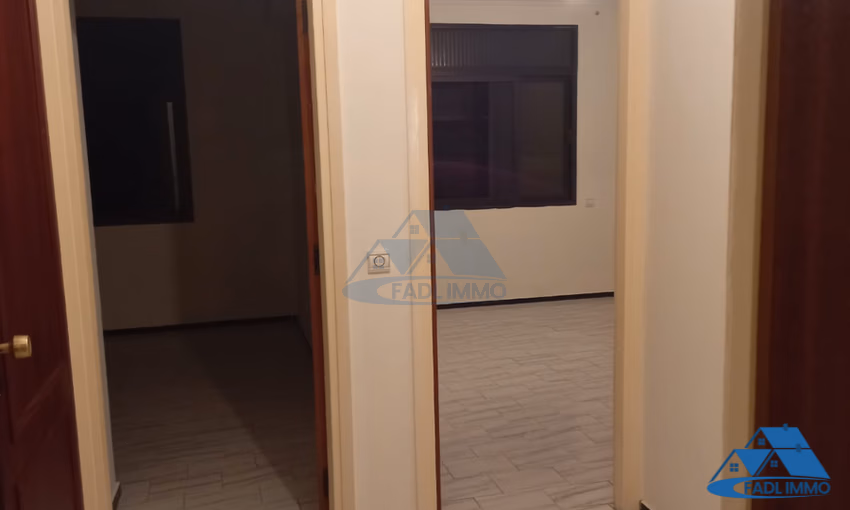 شقة للبيع مع تراس في الطابق الرابع