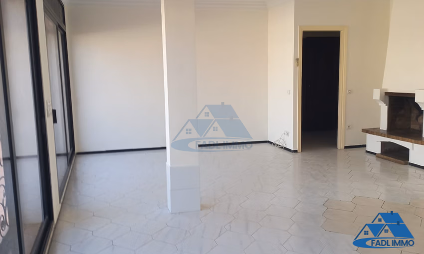 شقة للبيع مع تراس في الطابق الرابع