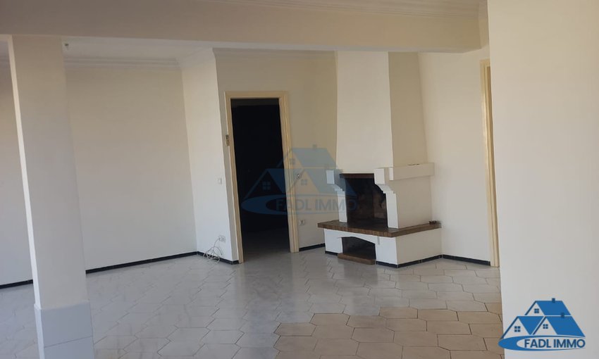 شقة للبيع مع تراس في الطابق الرابع