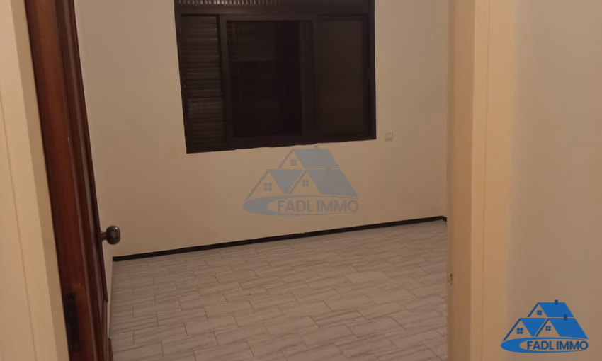 شقة للبيع مع تراس في الطابق الرابع