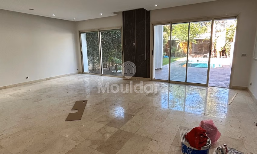 فيلا للإيجار مع مسبح