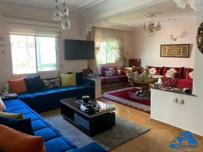 شقة للبيع مع شرفة في الطابق الأول