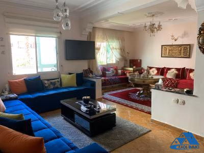 شقة للبيع مع شرفة في الطابق الأول