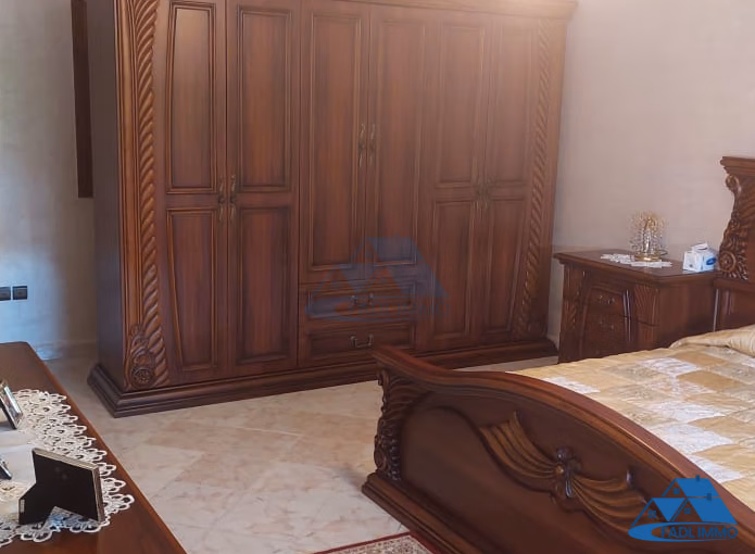 فيلا للبيع مع تراس و طابقين