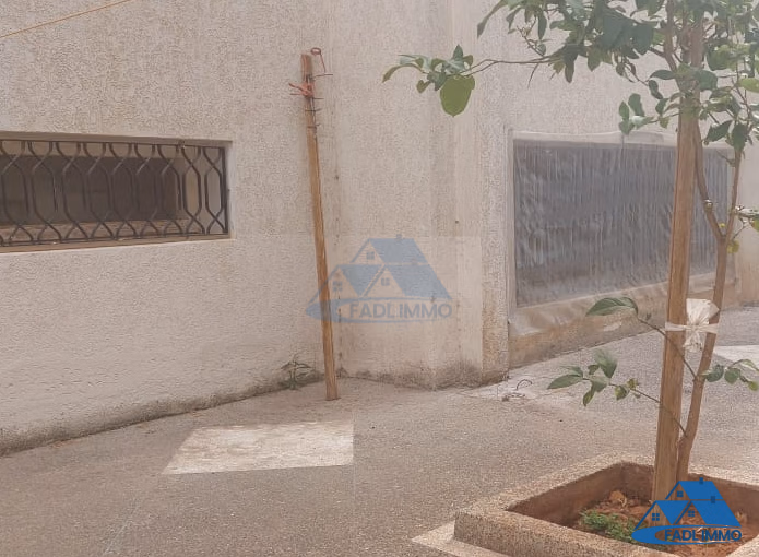 فيلا للبيع مع تراس و طابقين