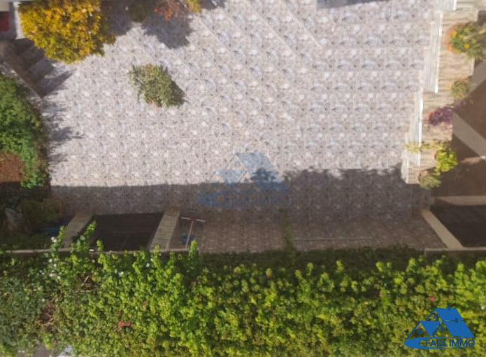 فيلا للبيع مع تراس و طابقين