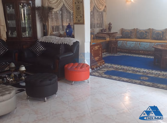 فيلا للبيع مع تراس و طابقين