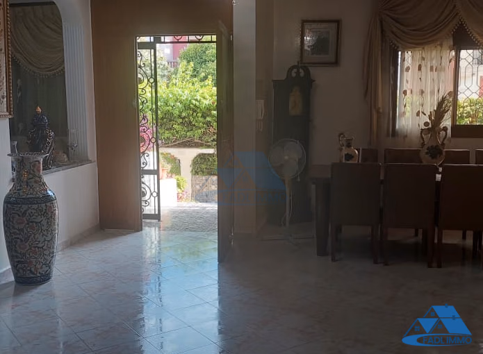 فيلا للبيع مع تراس و طابقين