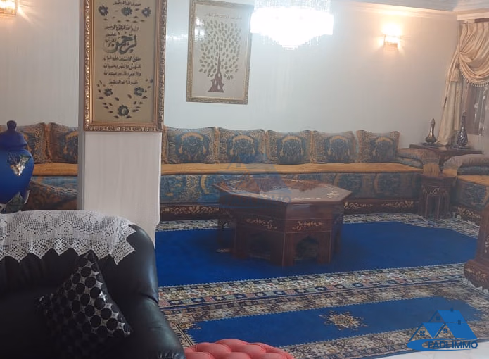 فيلا للبيع مع تراس و طابقين