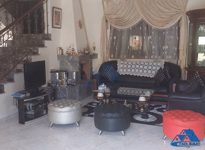 فيلا للبيع مع تراس و طابقين