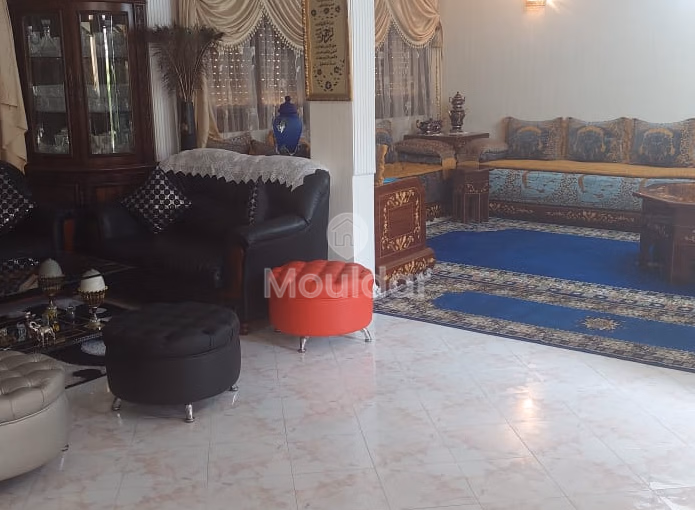 Villa à vendre avec terrasse et deux étages Villa à vendre avec terrasse et deux étages