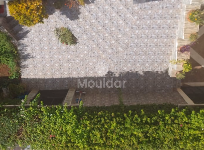 Villa à vendre avec terrasse et deux étages Villa à vendre avec terrasse et deux étages