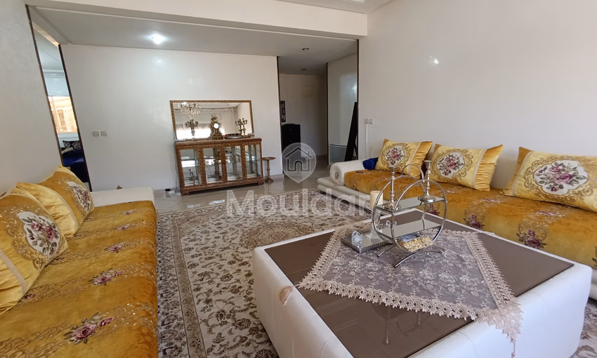 شقة للإيجار مع تراس في الطابق الأول شقة للإيجار مع تراس في الطابق الأول