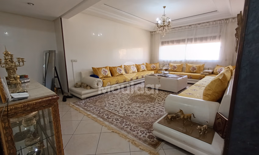 شقة للإيجار مع تراس في الطابق الأول شقة للإيجار مع تراس في الطابق الأول