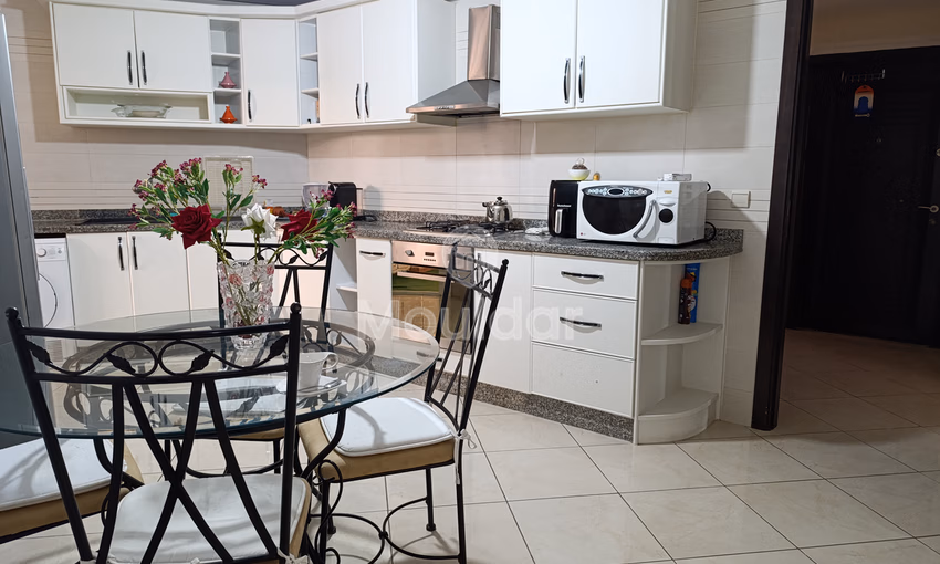 شقة للإيجار مع تراس في الطابق الأول شقة للإيجار مع تراس في الطابق الأول