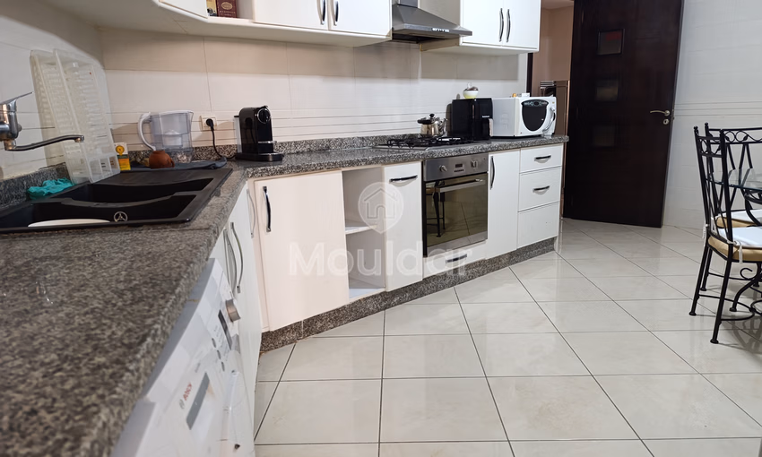 شقة للإيجار مع تراس في الطابق الأول شقة للإيجار مع تراس في الطابق الأول