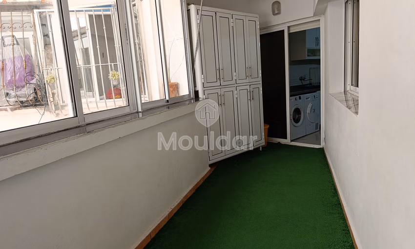 شقة للإيجار مع تراس في الطابق الأول شقة للإيجار مع تراس في الطابق الأول