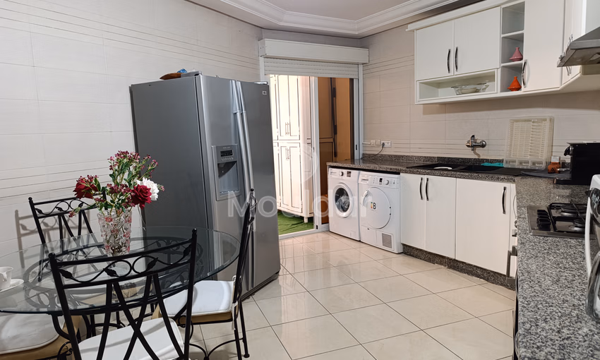 شقة للإيجار مع تراس في الطابق الأول شقة للإيجار مع تراس في الطابق الأول