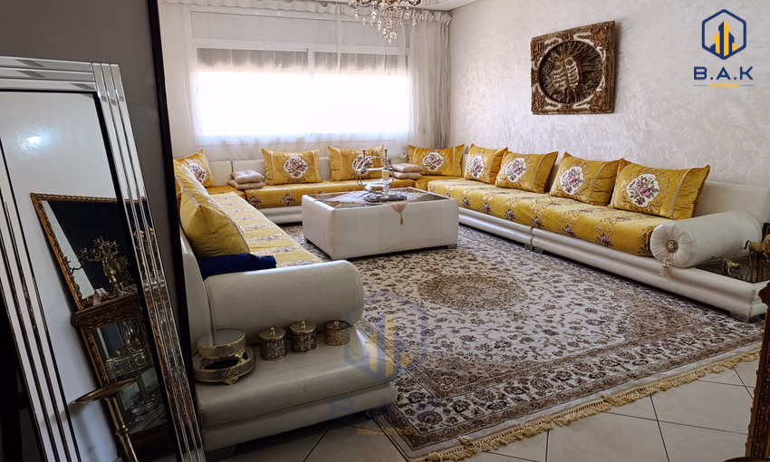 شقة للإيجار مع تراس في الطابق الأول