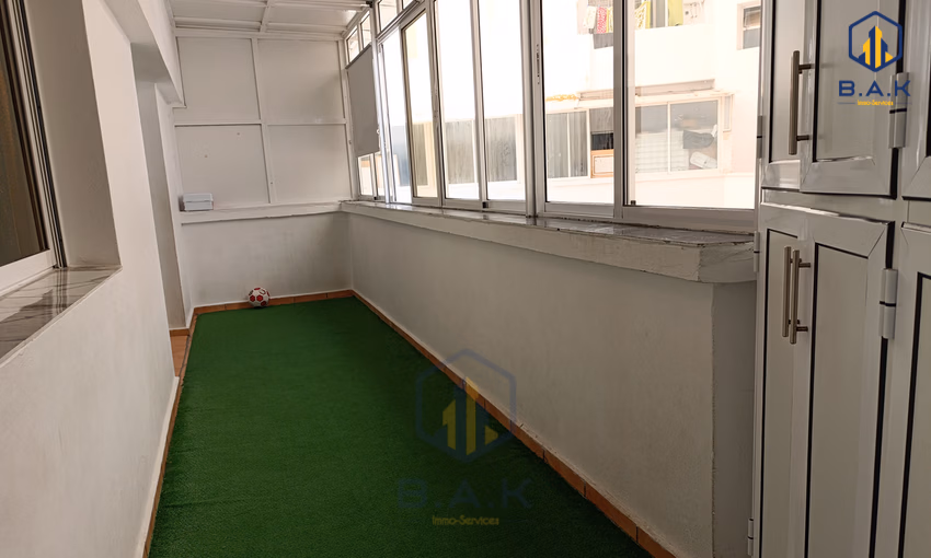 شقة للإيجار مع تراس في الطابق الأول