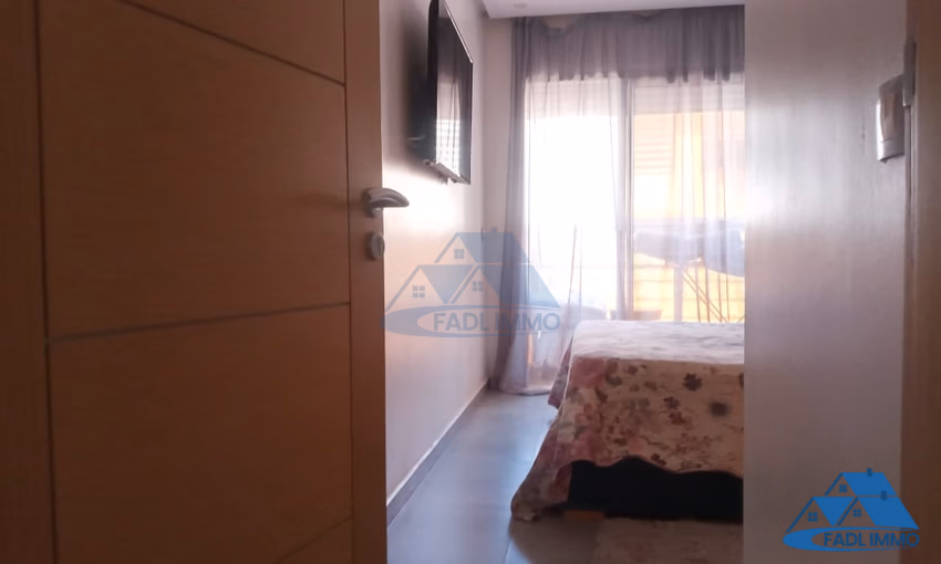 شقة للبيع مع شرفة في الطابق الثاني